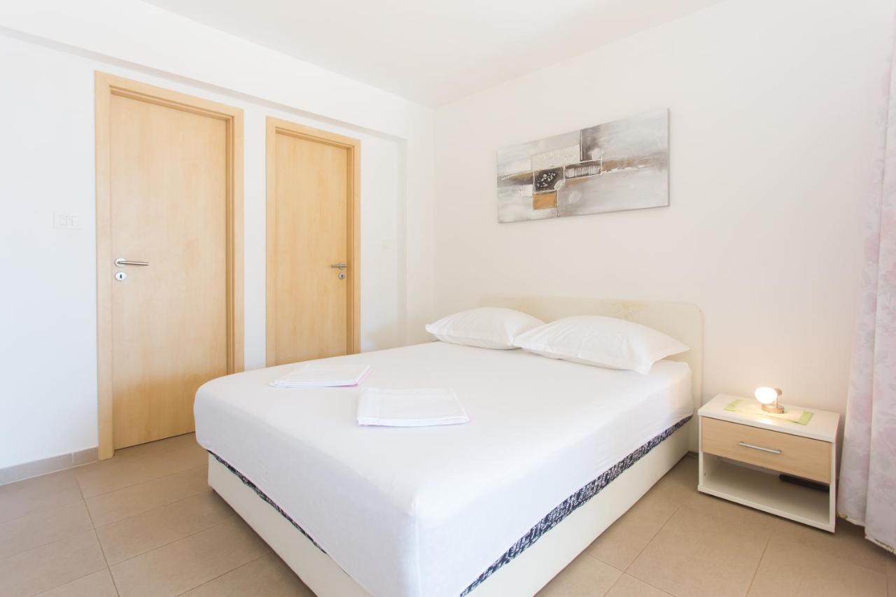 Apartments Bandic - 30 Meters To The Beach Trogir Ngoại thất bức ảnh