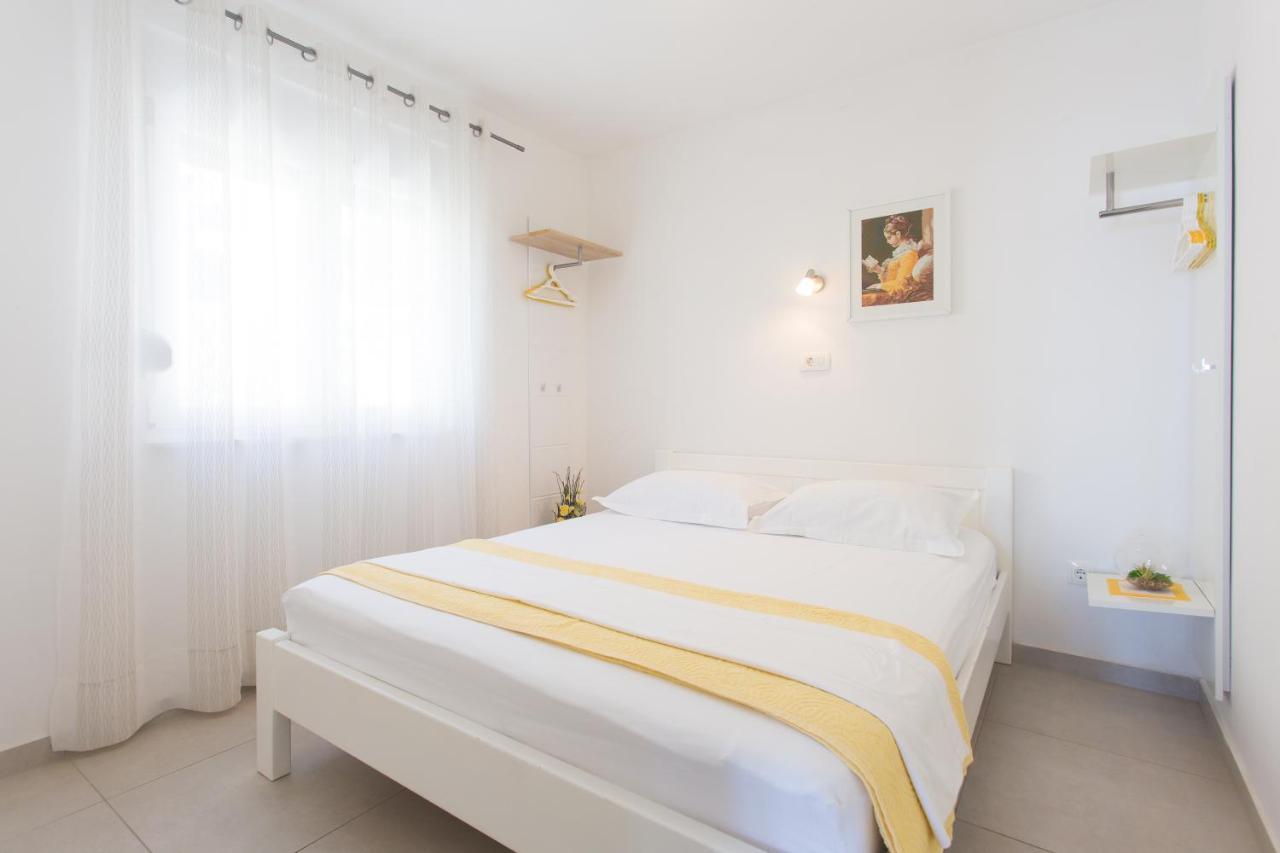 Apartments Bandic - 30 Meters To The Beach Trogir Ngoại thất bức ảnh