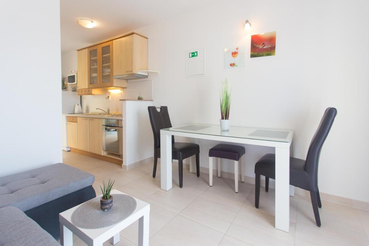 Apartments Bandic - 30 Meters To The Beach Trogir Ngoại thất bức ảnh